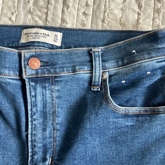 Abercrombie & Fitch High Rise Jeans - Picture 5 of 5